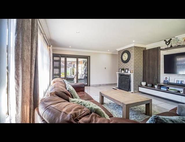 4 BEDROOM HOUSE FOR SALE IN SUNWARD PARK